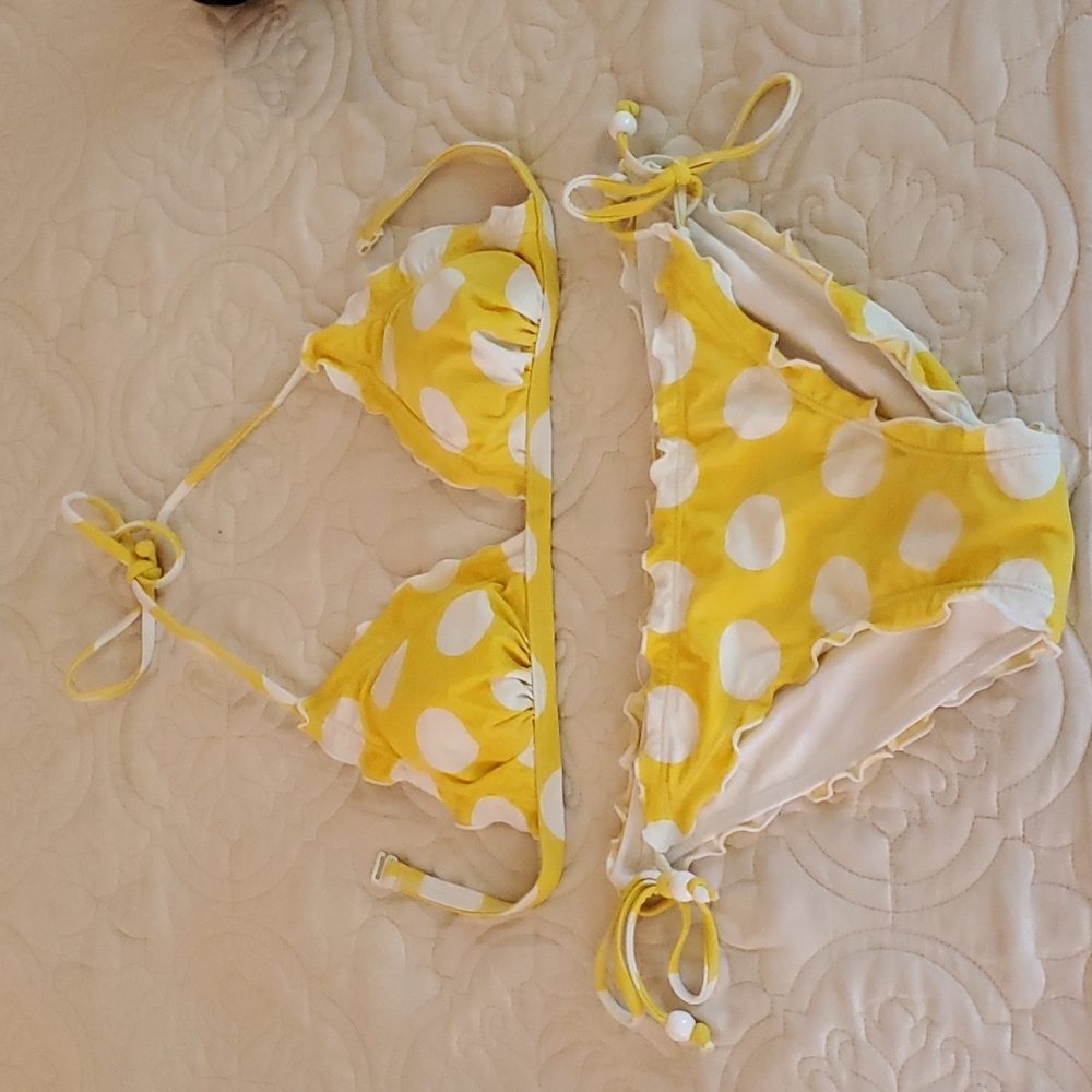 Teeny Weeny Yellow Polka-dot Bikini Sm top, Med bottoms 💛